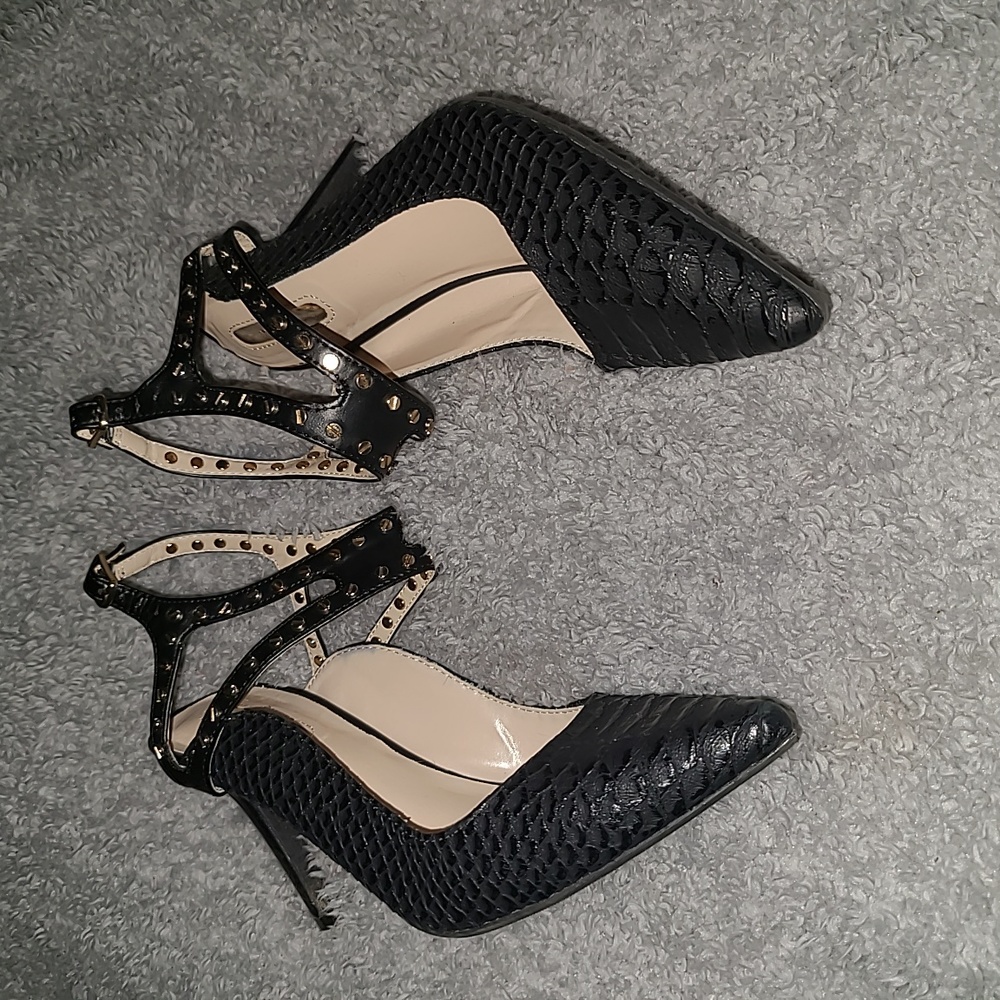 Mark. SIZE 7 Black Faux Leather Snakeskin Embossed Design Pumps